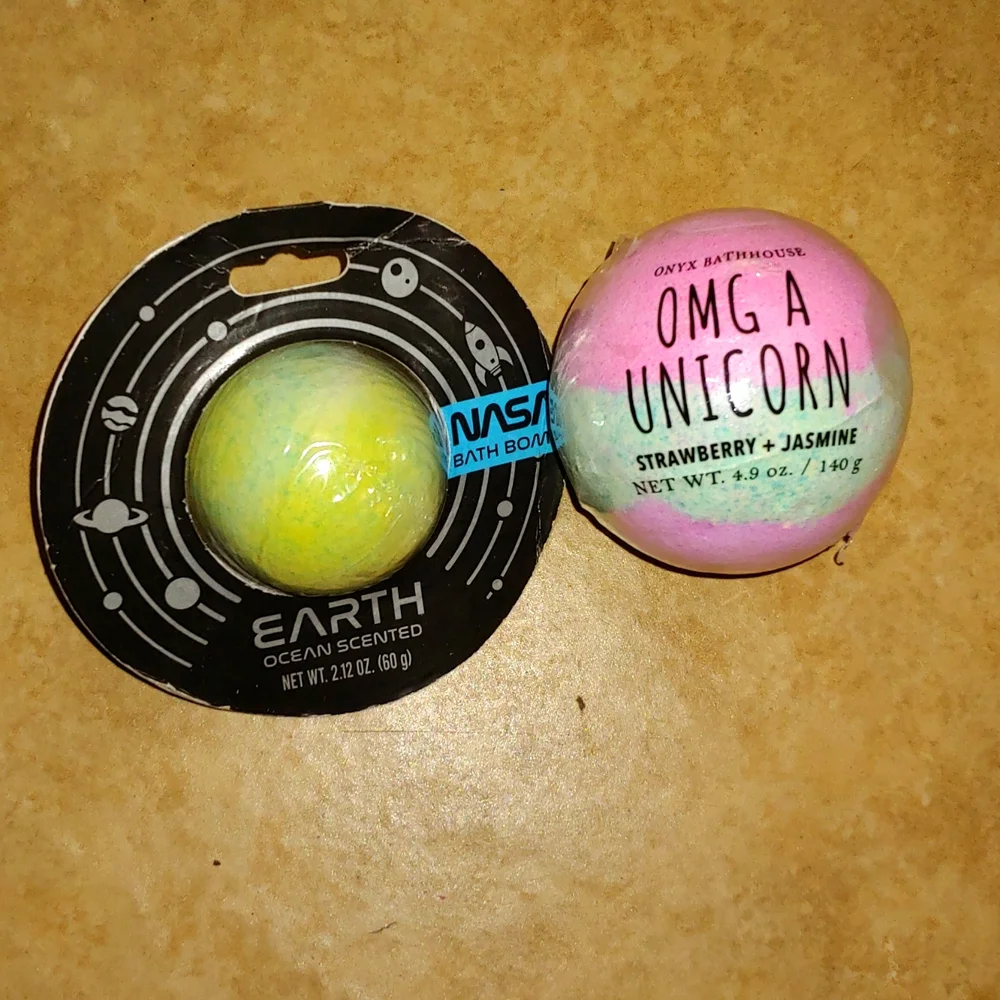 🎉🎊HOST PIC🎉🎊 NWT * BATH BOMBS * NASA BATH BOMB * OMG A UNICORN BATH BOMB 💗